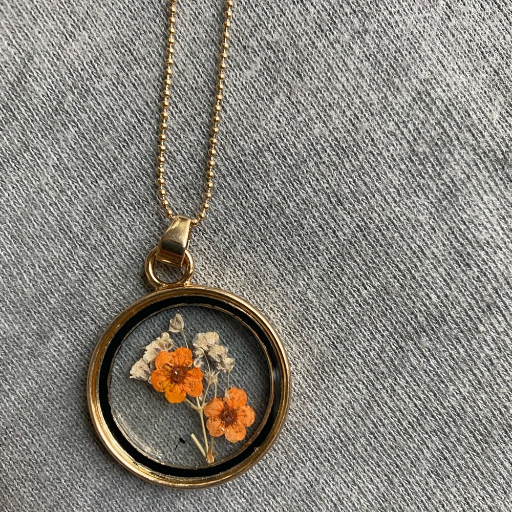 !!!! 4 FOR $25!!!!! Flower necklace